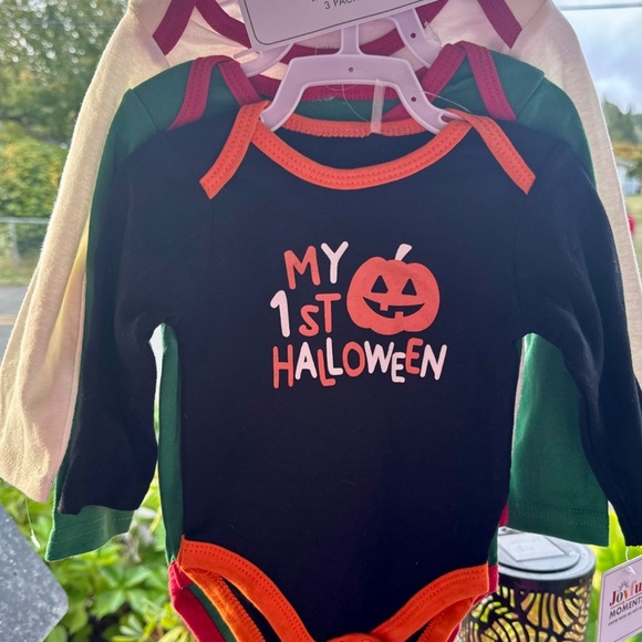 My first Halloween 3 mo, Christmas 6-9 mo, Valentine’s Day 6-9 mo. Onesies - Picture 9 of 10